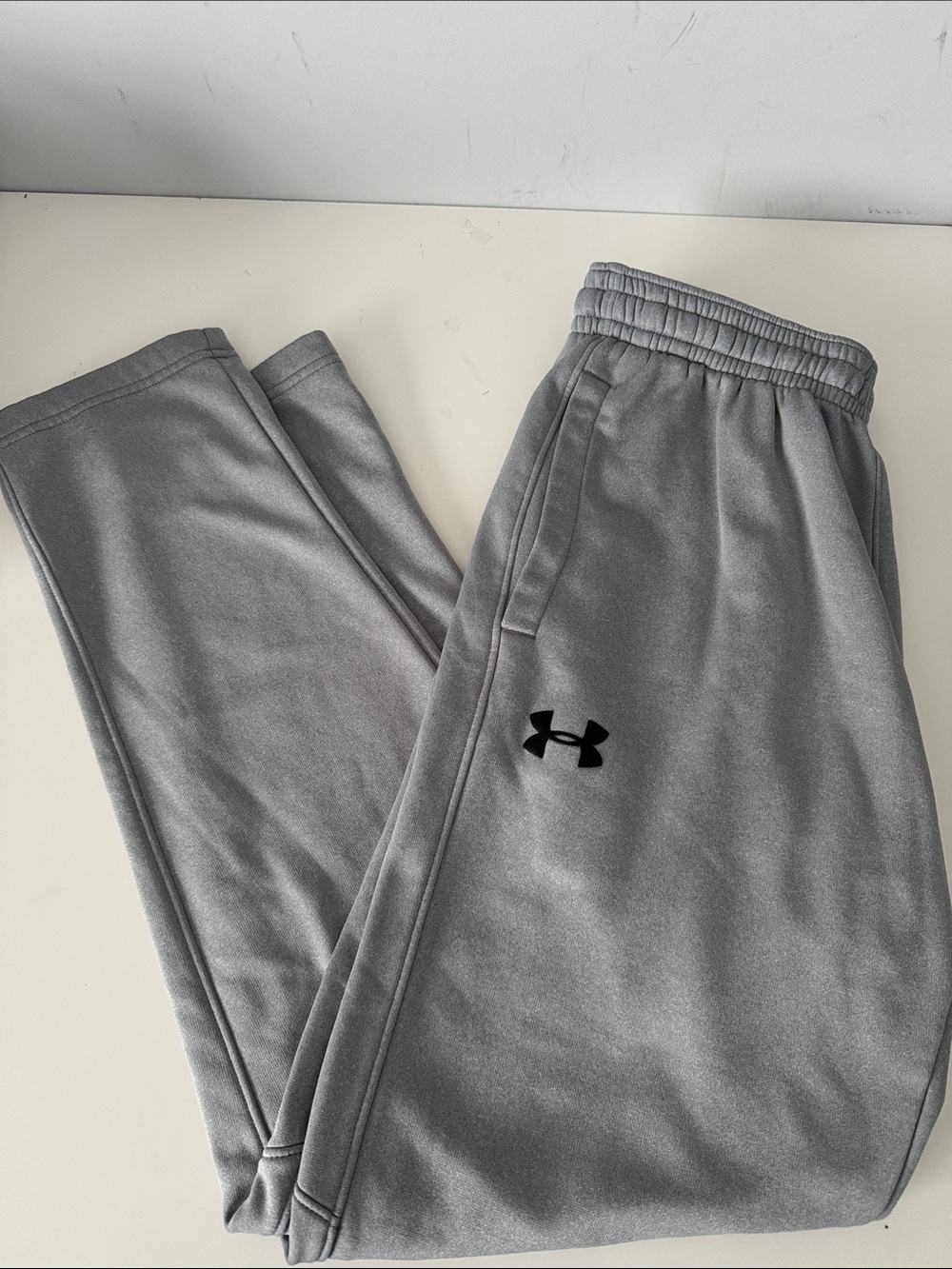 Under Armour coldgear Light Gray Jogger Pants with Black Logo drawstring size M